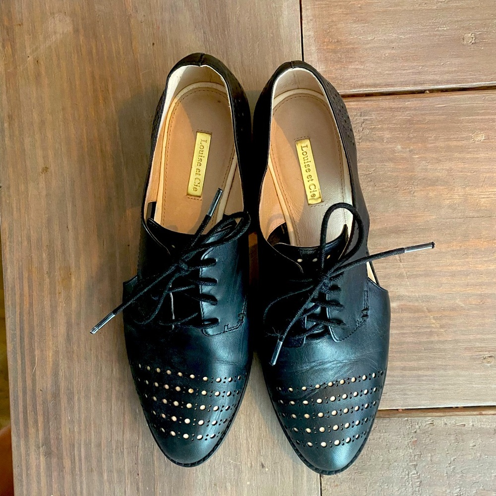 Black cut-out leather loafers with white accents - great condition! Size 9/39